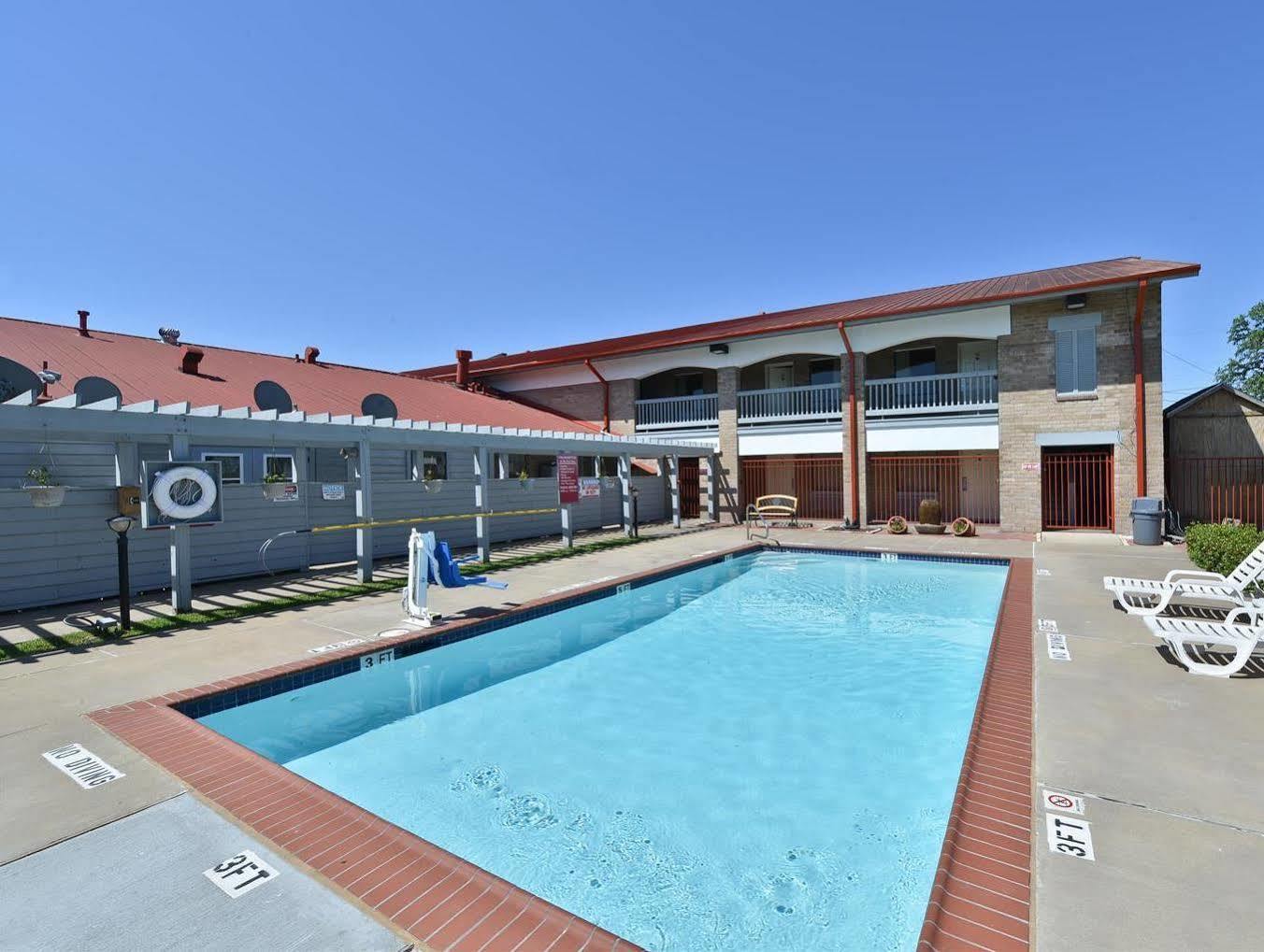 Americas Best Value Inn Columbus Exterior foto